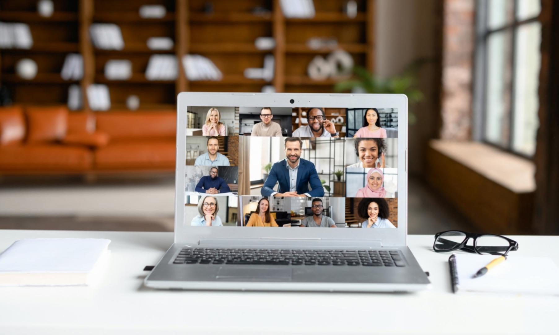 Sesiune de analiză bugetară cu documente financiare